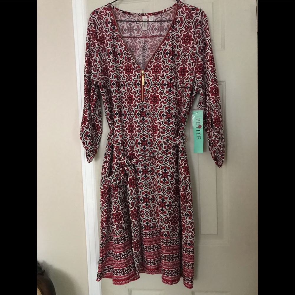 New dress size XL Petit but’s fits  in size L